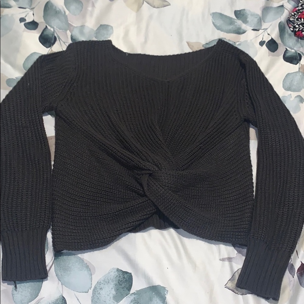 Crop knot grey sweater!